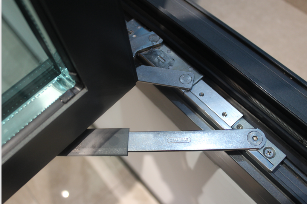  正金门窗与斯坦福五金签约告竣计谋协作